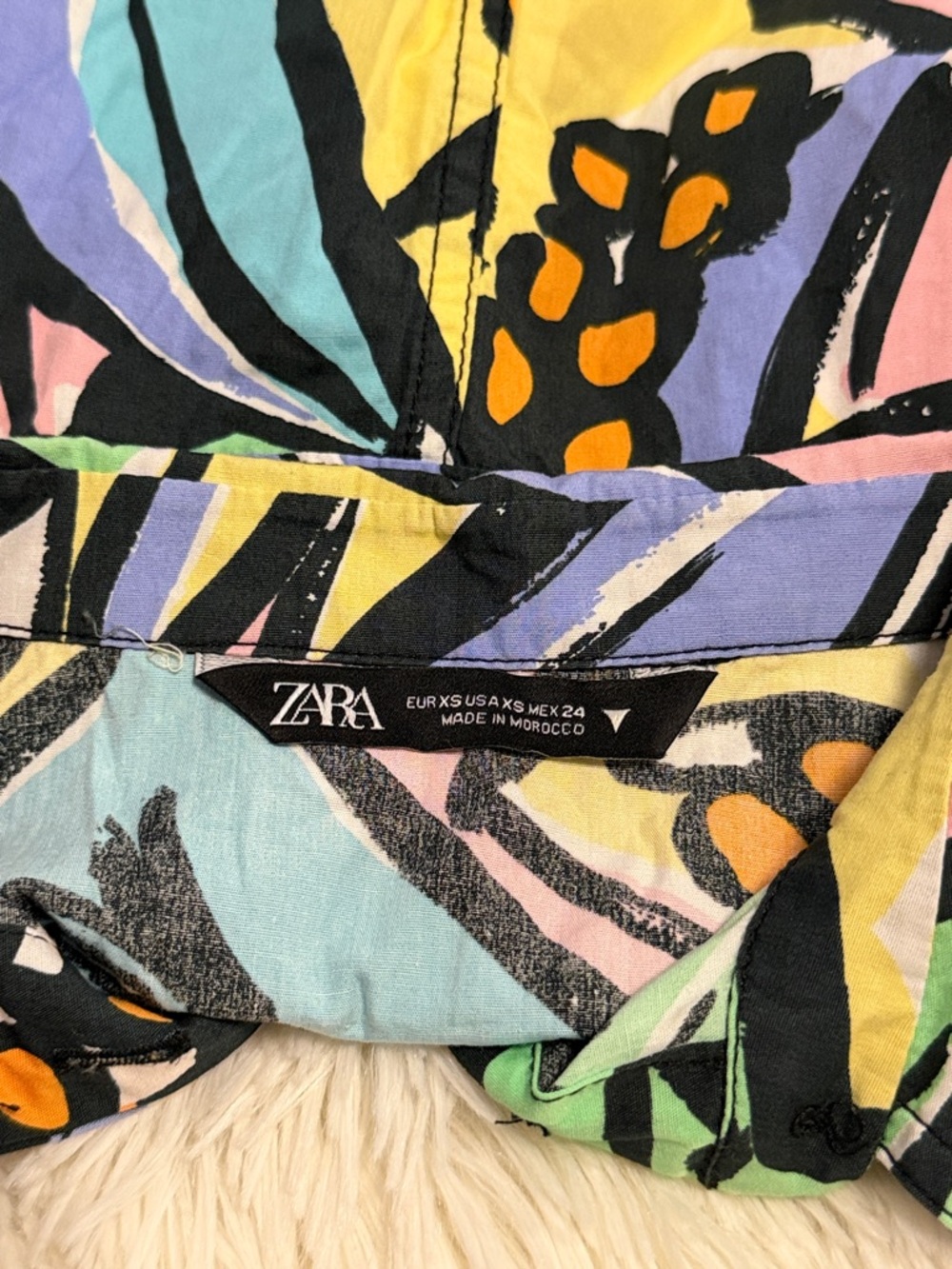 Zara Multicolor Floral Cropped Button-Up — Pink, Yellow, Blue, Green, Black - Picture 3 of 3